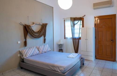 Xifias House | Casa Sofianna 2-bedroom home next to sandy beach