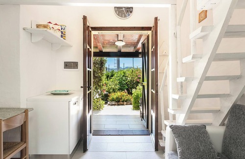 San Teodoro City Centre House | "Casa Solidea" with A/C & Private Garden