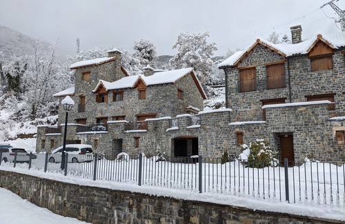 Gavin House | Casa Sonxu - The Pyrenees at your feet