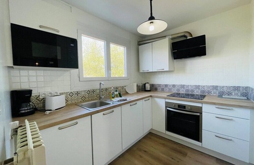 Monplaisir House | Casa Spacieuse - 6 bedroom house with garden