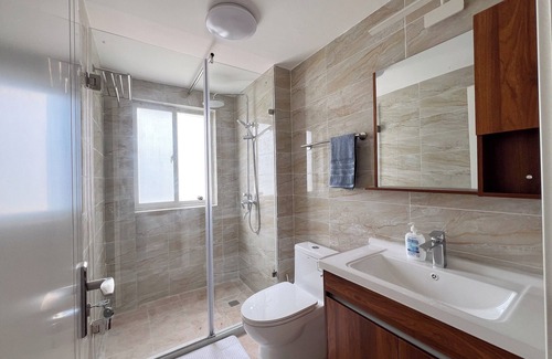 Sakumono Apartment | Casa Spectra – Deluxe 2BR Pool View Unit, 20 mins from the Kotoka Int'l Airport