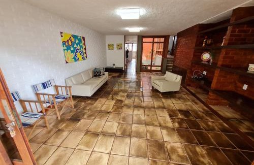 Guarapari House | Casa Super Agradável, 250 metros da praia da Areia Preta, cinco quartos com ar, wifi, garagem, completa