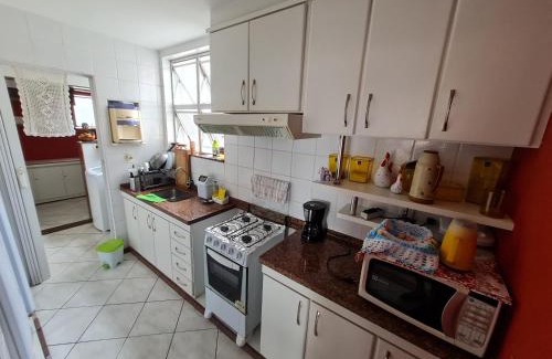 Guarapari House | Casa Super Agradável, 250 metros da praia da Areia Preta, cinco quartos com ar, wifi, garagem, completa
