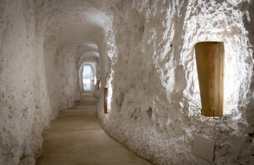 Alcala del Jucar House | Casa túnel Nido de Águilas