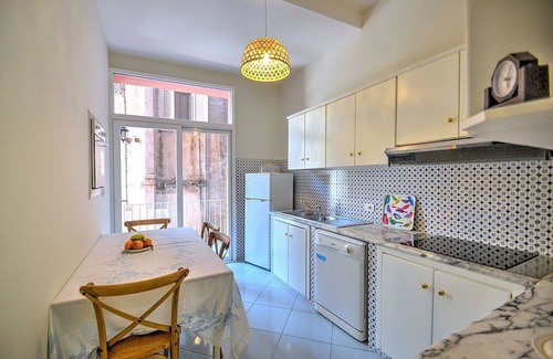 Positano Apartment | Casa Tarallo: A bright and cheerful apartment in the heart of Positano, with Free WI-FI.
