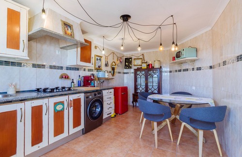 Vila do Bispo Apartment | Casa tempo e amor: a home for two above the rooftops of Vila do Bispo