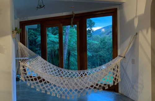 Araras House | Casa Tico tico das Araras surrounded by mountains in a forest reserve.