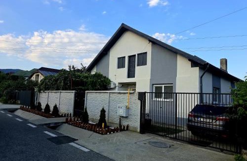 Jiblea Veche House | Casa Trandafirilor Calimanesti