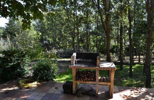 Becerril de la Sierra Cottage | Casa Trepador Azul for 8 people with plot and table football.