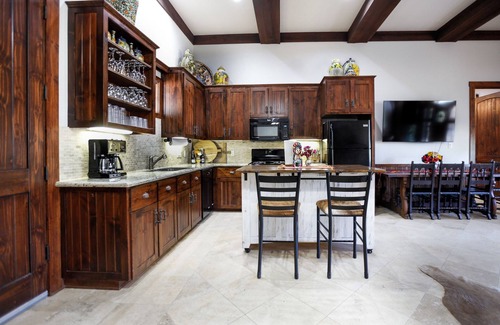 Round Top House | Casa Tres Hermanas: Pool+HotTub, 5min to Round Top