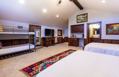 Round Top House | Casa Tres Hermanas: Pool+HotTub, 5min to Round Top
