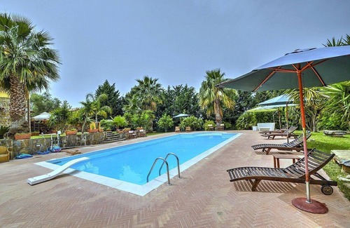Alani House | Casa Turchino C: A welcoming apartment that is part of a villa situated in a quiet location, surrounded by a wonderful garden, with Free WI-FI.
