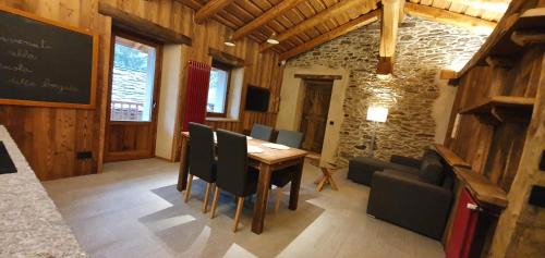 San Damiano Macra Ski Chalet | Casa Vacanza I Foresti Ex Scuola