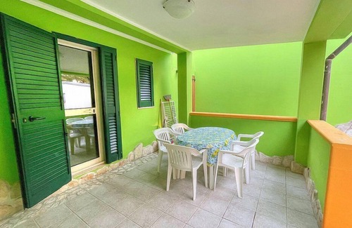 Defensola House | Casa Vea C: A welcoming apartment situated at a short distance from the beach, with Free WI-FI.