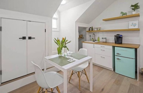 Riverside Apartment | Casa Verde: A Studio Retreat 5 Minutes to Downtown