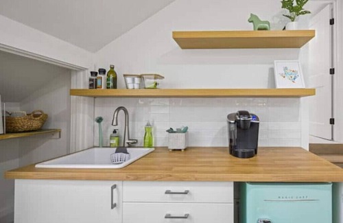 Riverside Apartment | Casa Verde: A Studio Retreat 5 Minutes to Downtown