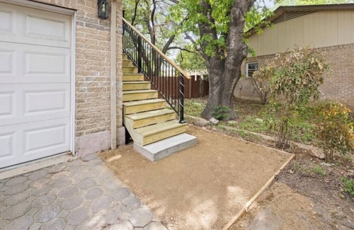 Riverside Apartment | Casa Verde: A Studio Retreat 5 Minutes to Downtown