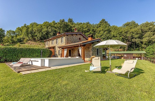 Ortignano Raggiolo House | Casa Vignacce - Casa Vignacce with pool, dog allowed and garden