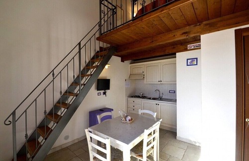 Casalini House | Casa Viola B: A welcoming apartment surrounded by the greenery, with Free WI-FI.