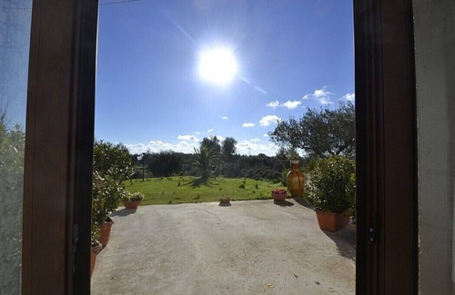 Casalini House | Casa Viola B: A welcoming apartment surrounded by the greenery, with Free WI-FI.