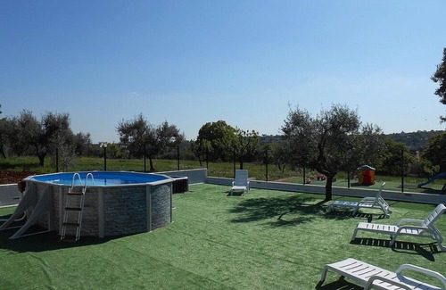 Casalini House | Casa Viola E: A welcoming apartment surrounded by the greenery, with Free WI-FI.