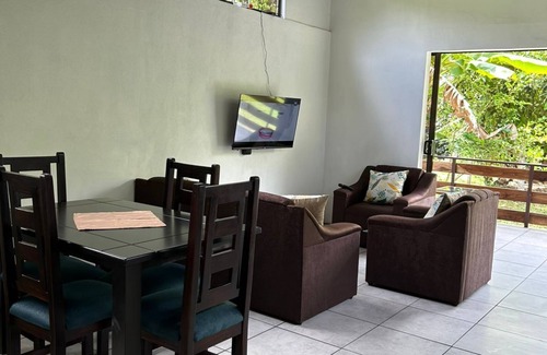 Cahuita House | Casa Violeta Cahuita 5 minutes from Cahuit National Park.