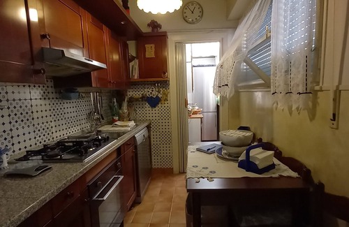 Ostiense Apartment | CASA WALLY MetroB-Marconi-S.PaoloBasilica-Colosseo- Lido UniRomaTre, BambinGesù