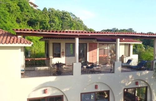 Cerro del Vigia Condo | Casa Westie - Picturesque Pacific Ocean & Zihuatanejo Bay views. Pet Friendly!