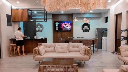 Floridablanca House | Casa Yunika Modern Guesthouse in Apalit