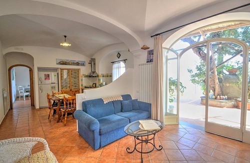 Positano House | Casa Zenia A: A splendid apartment located on a hillside, facing the sea, with Free WI-FI.