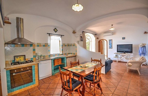 Positano House | Casa Zenia A: A splendid apartment located on a hillside, facing the sea, with Free WI-FI.