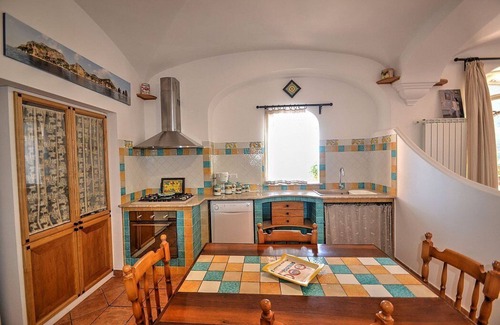 Positano House | Casa Zenia A: A splendid apartment located on a hillside, facing the sea, with Free WI-FI.