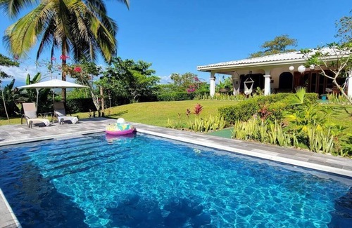 Langostino Villa | Casa Zenn : Beautiful Hill-top Villa