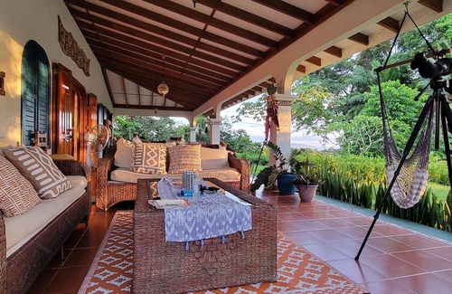 Langostino Villa | Casa Zenn : Beautiful Hill-top Villa