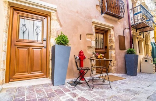 Old Town House | CasaBene-Modern decorated house with indoor pool at Chania Old town