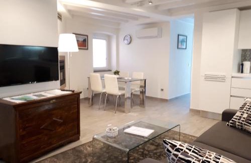 Peschiera Maraglio House | Casadina