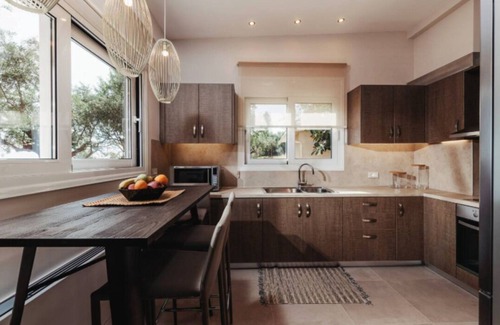 Akrotiri House | CasAelia - Seaview, beautiful sunrises and sunsets.