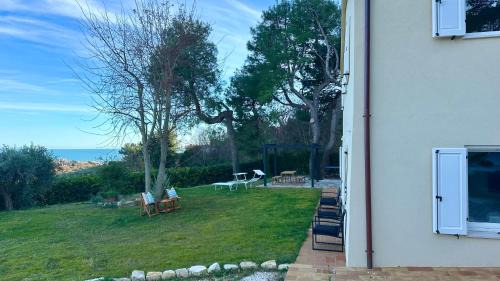 Sirolo Apartment | Casale Écru - Sirolo, splendido casale con giardino e vista mare