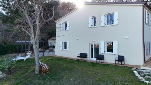 Sirolo Apartment | Casale Écru - Sirolo, splendido casale con giardino e vista mare