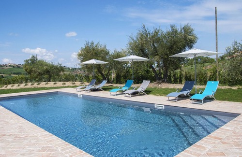 Monsampietro Morico House | Casale Biancopecora. Casa Cerqua with swimming pool in the countryside of central Italy