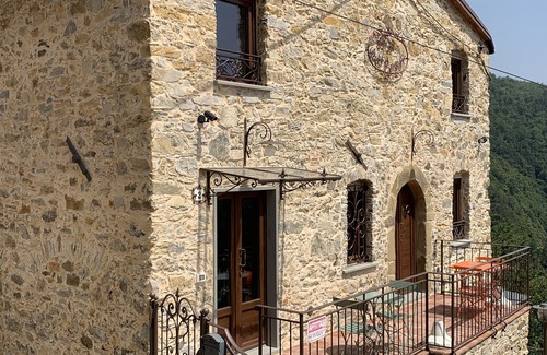 Castelnuovo Magra Apartment | CASALE IN SASSO AMONG LIGURIA AND TUSCANY, CASA DELL 'ANGELO (Apartment 1/3)
