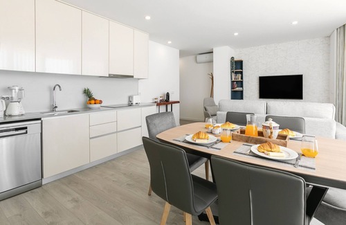 Nazare Apartment | Casalinga - 100m from Nazare Beach w/garage
