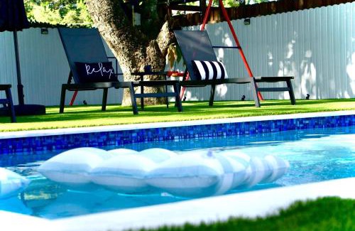 Allapattah House | CasaMia Only 10 min to Wynwood with New Pool, Bikes, Parking and Privacy