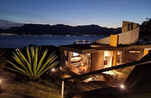Ilhabela Historical Center House | CASASOBREOMAR INSTA THE MOST BEAUTIFUL VIEW ON THE ISLAND, in a Condominium in the Historic Center