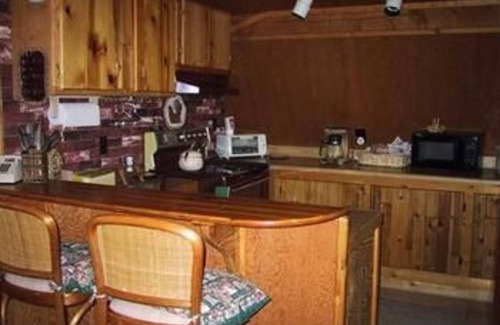 Colorado Springs Cabin | Cascade Log Cabin - Ensuite Standard