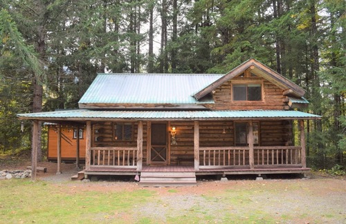 Packwood Cabin | Cascade Log Cabin | 1 Bed, 1 Bath