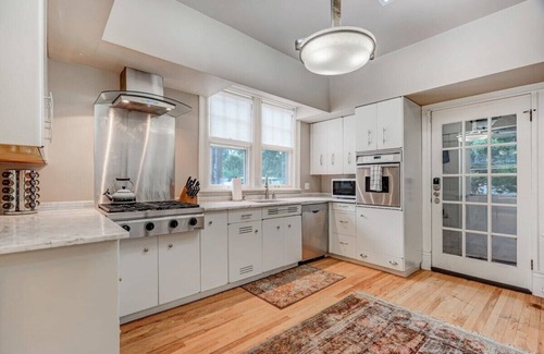 Old North End Villa | Cascading Manor! Mansion & Guesthouse w Fire Pit