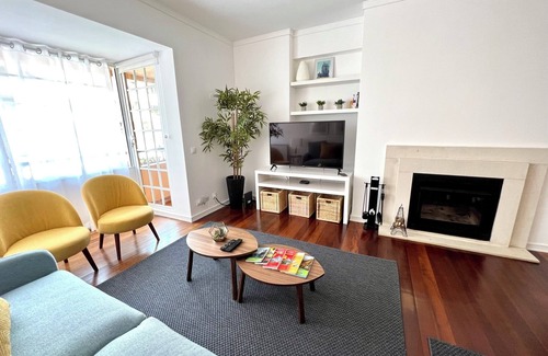 Cascais Apartment | Cascais Seaside: Relaxing home w/large pool