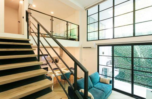 Santa Ana Apartment | Casco Viejo Loft with Balcony - Rooftop Pool and Gym