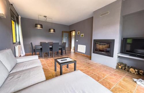 Macanet de Cabrenys House | Caserna 13 - Moderna Casa de Pueblo en Maçanet